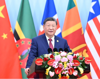 习近平出席全球妇女峰会开幕式并发